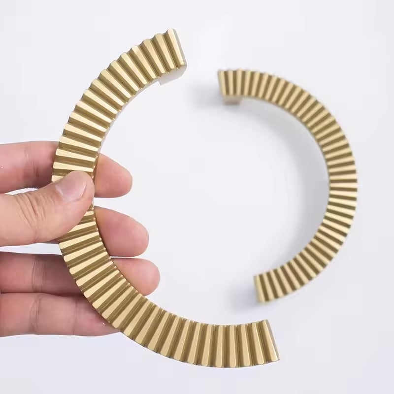 Semicirkulära Handtag i Massiv Mässing för Skåp och Möbler – 150 mm