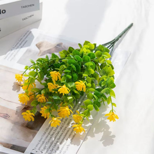 Konstgjord Plastblomma i Gul Färg – Naturtrogen Detalj