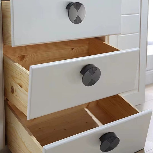 Runda knoppar i solid zinklegering – stilren nordisk design