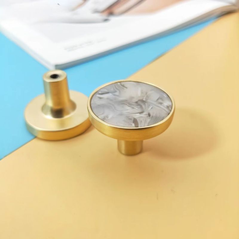 Elegant Köksbeslag – Handtag med Diamantdetaljer