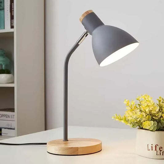 Kreativ Bordslampa i Trä – Nordisk Design med Flexarm