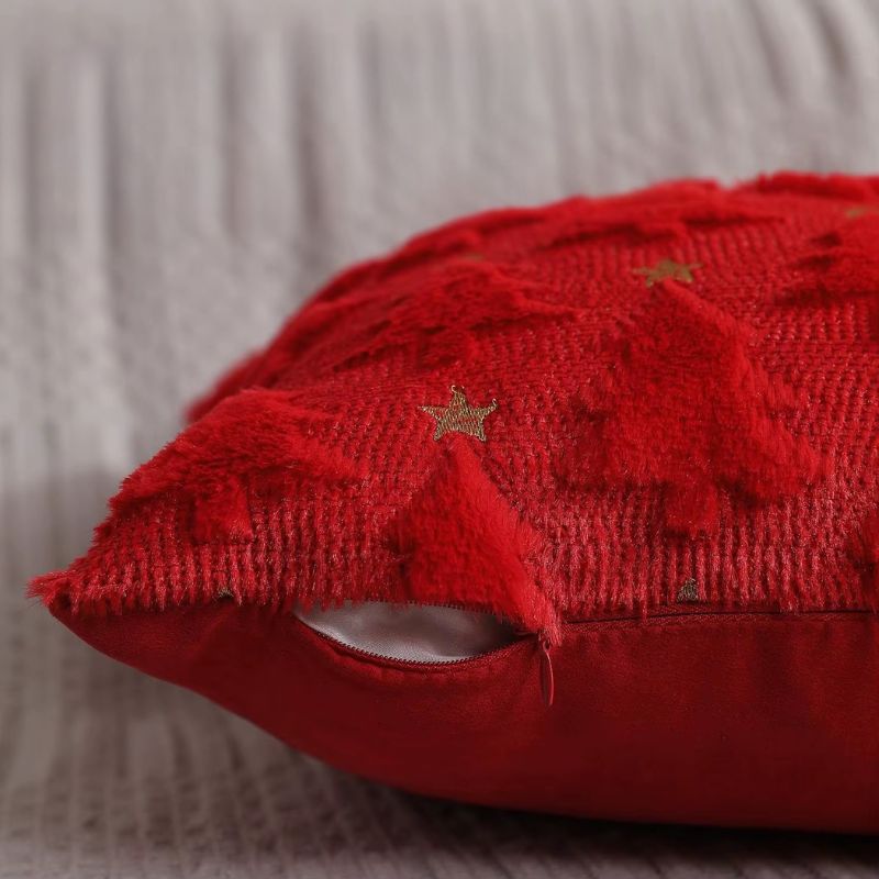 Julig Kuddfodral i röd färg med 3D Brodyr – Perfekt till Jul & Nyår