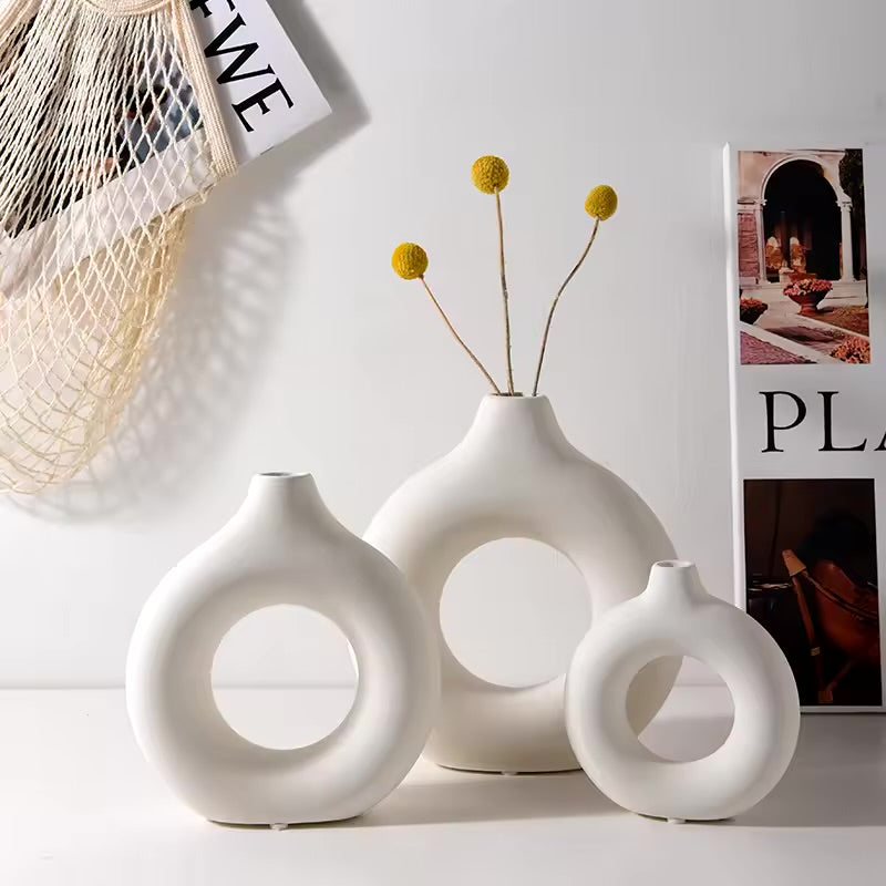 Ringformad Blomvas – Minimalistisk Dekoration för Hemmet
