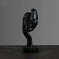Abstrakt Svart Maskfigur i Resin – Elegant Dekoration för Hem och Kontor