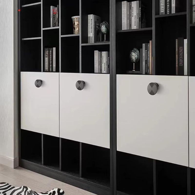 Runda knoppar i solid zinklegering – stilren nordisk design