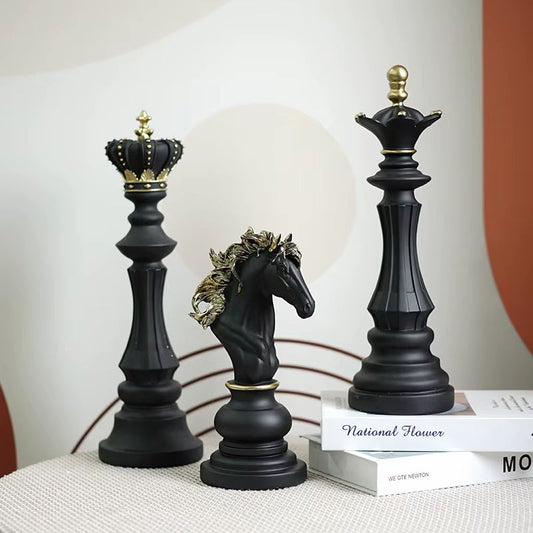 Exklusivt 3-delat Skulpturset i Resin – Kung, Drottning & Riddare