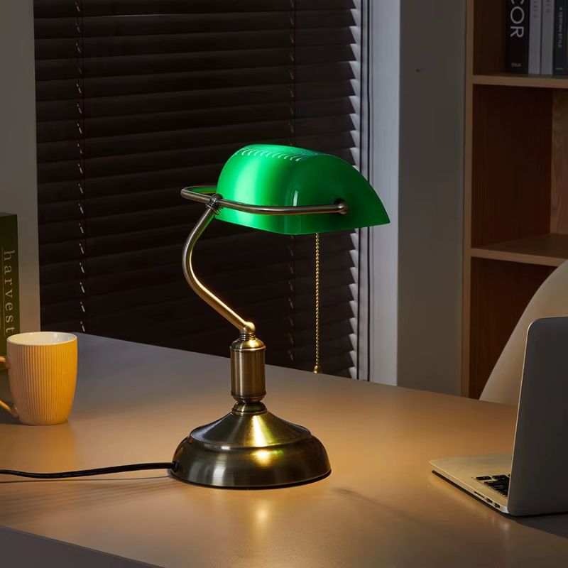 Modern skrivbordslampa i bankstil
