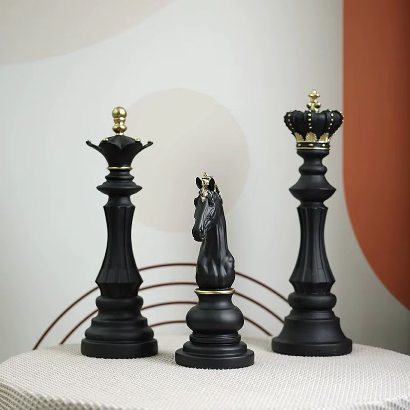 Exklusivt 3-delat Skulpturset i Resin – Kung, Drottning & Riddare