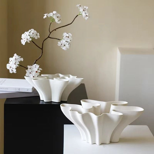 Elegant Blomvas i Keramik – Modern Design i Floralt Utförande