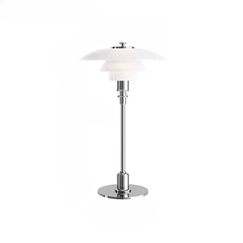 Klassisk dansk bordslampa – stilren design med glasskärm