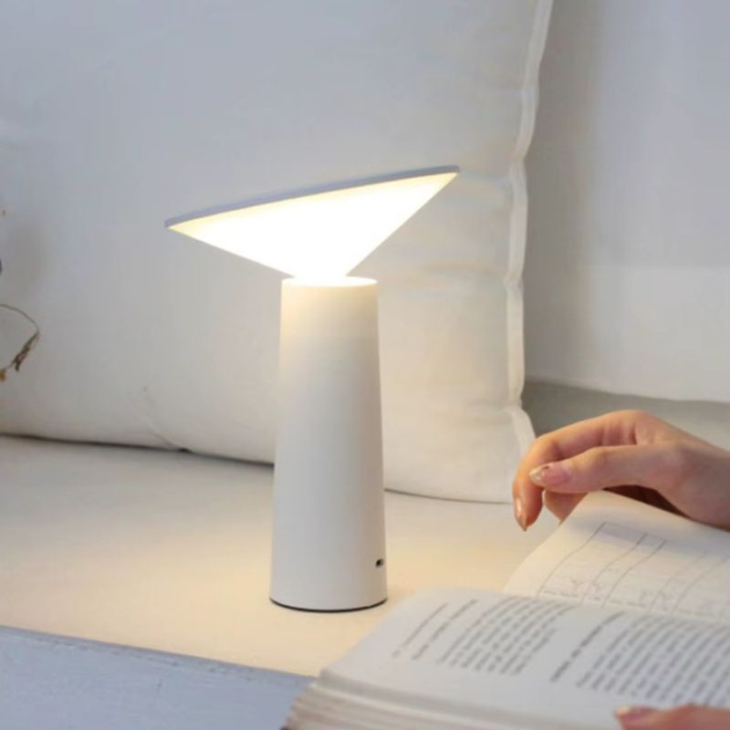 Modern designlampa med USB och LED-teknik