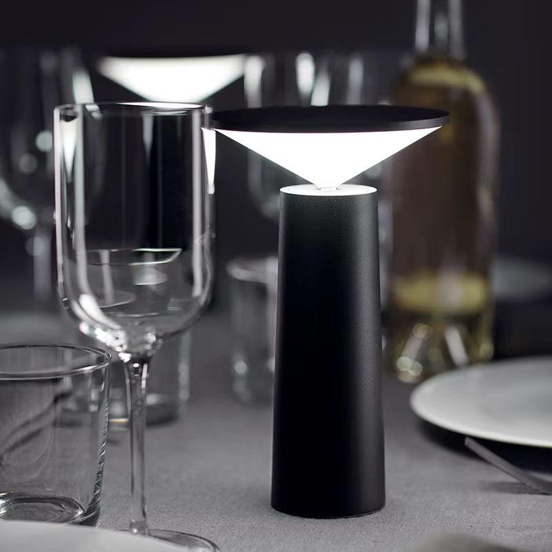 Modern designlampa med USB och LED-teknik