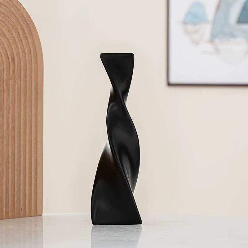 Minimalistisk Svart Keramikvas – Tvistad Design