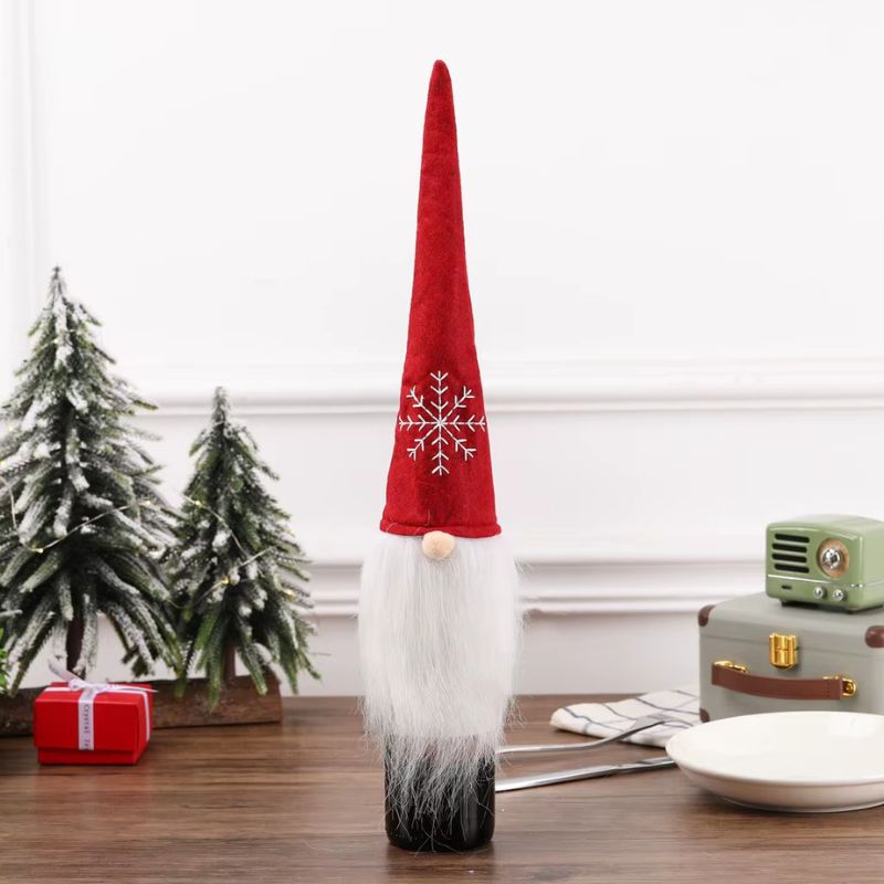 Tomte Vinflasköverdrag – Juldekoration i Gnome-stil