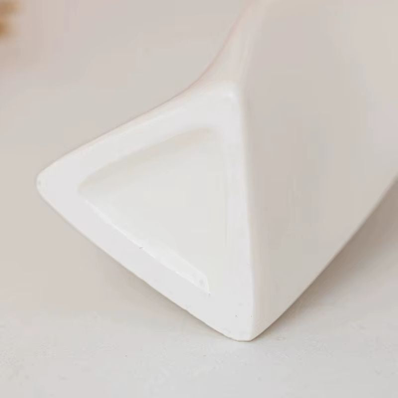 Minimalistisk Vit Keramikvas – Tvistad Design