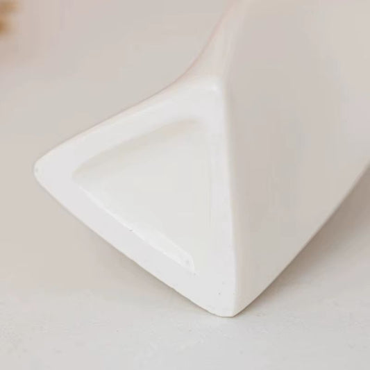 Minimalistisk Vit Keramikvas – Tvistad Design