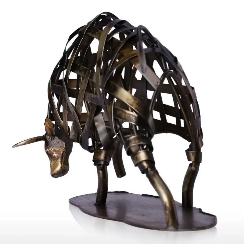 Metallskulptur Tjur – Modern Geometrisk Inredningsdetalj