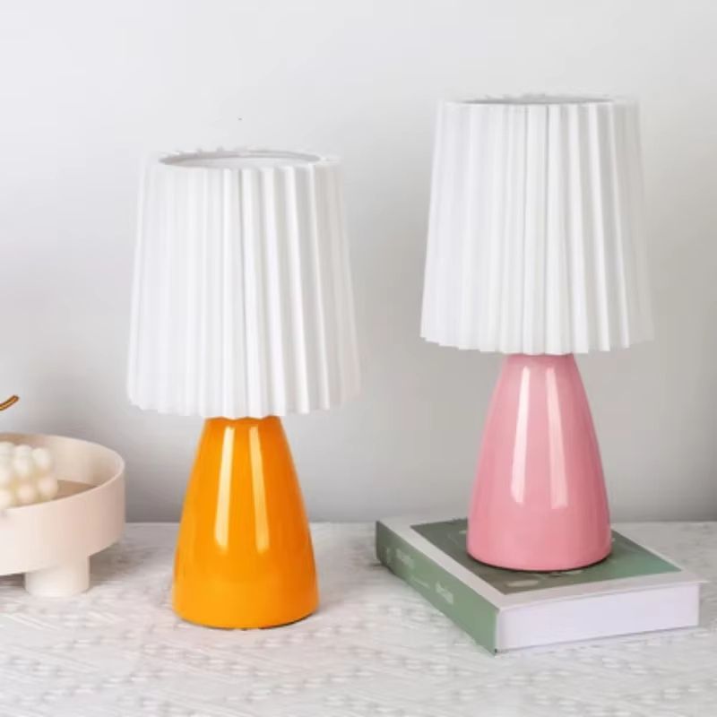 Keramisk Bordslampa i Nordisk Design – LED-belysning