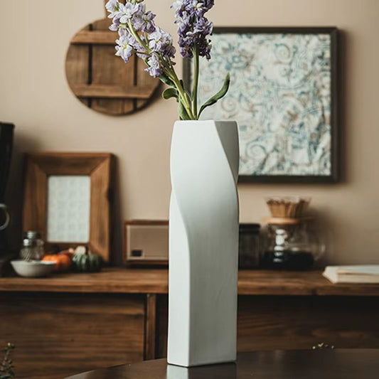 Nordisk Minimalistisk Vas – Oregelbunden Design