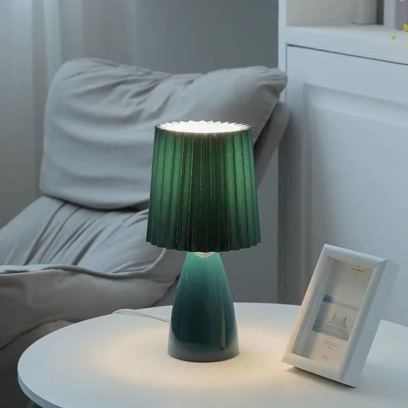 Keramisk Bordslampa i Nordisk Design – LED-belysning