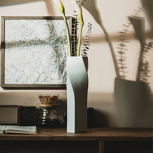Nordisk Minimalistisk Vas – Oregelbunden Design