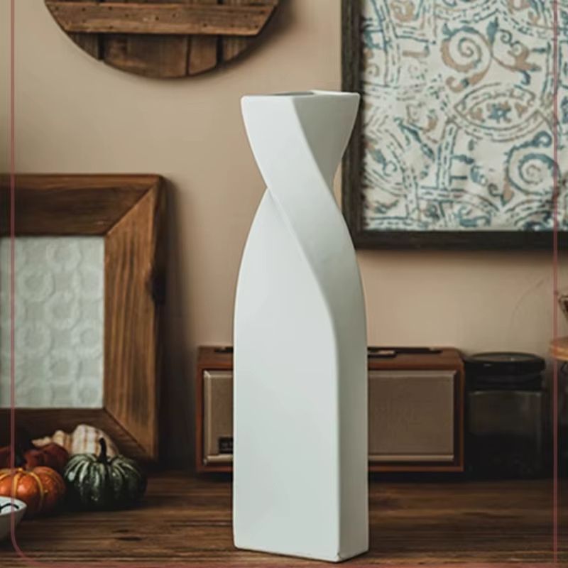 Nordisk Minimalistisk Vas – Oregelbunden Design