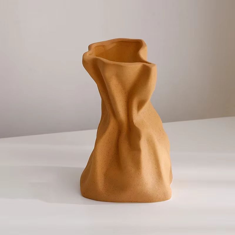 Keramikvas – Skrynklad och Stilren Design